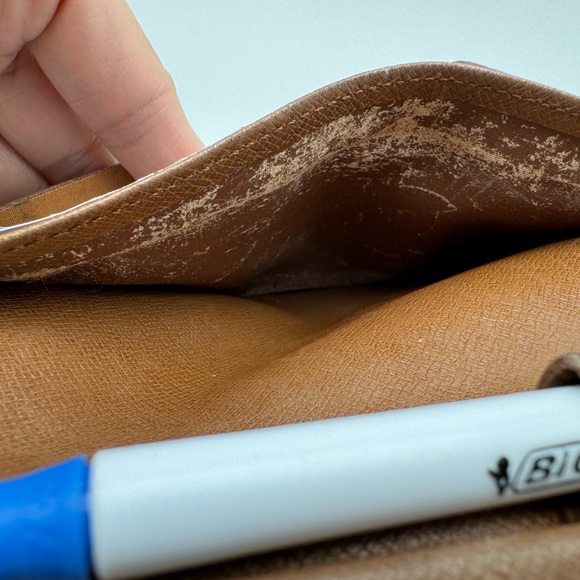 Authentic International Wallet - Picture 5 of 11